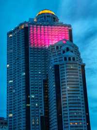 Hotel, Pool and a View by Silom Road! 