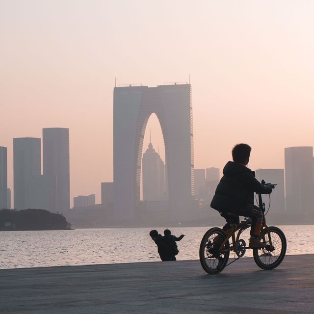 Exploring the beautiful jinji lake.