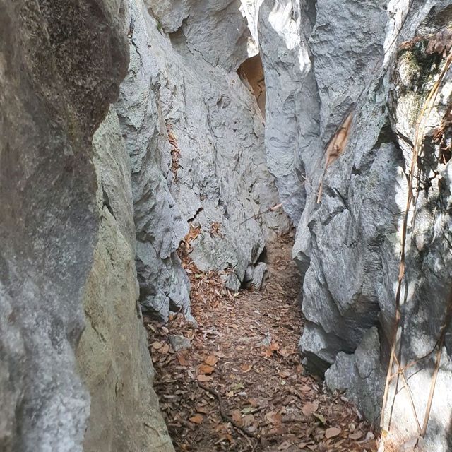 Hiking in Binlang Valley Scenic area