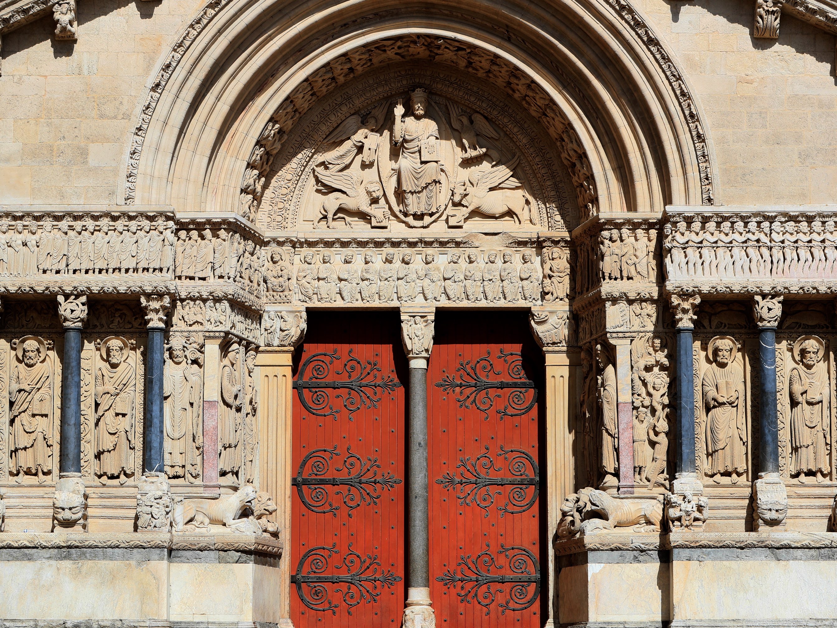 Nhà thờ Saint-Trophime ở Arles, Pháp