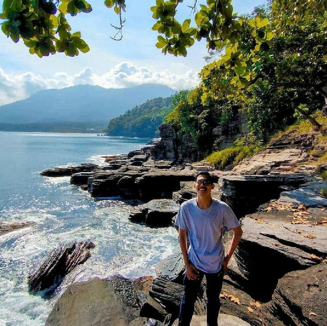 pantai batu lapis