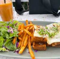 Twin Housemate Cafe