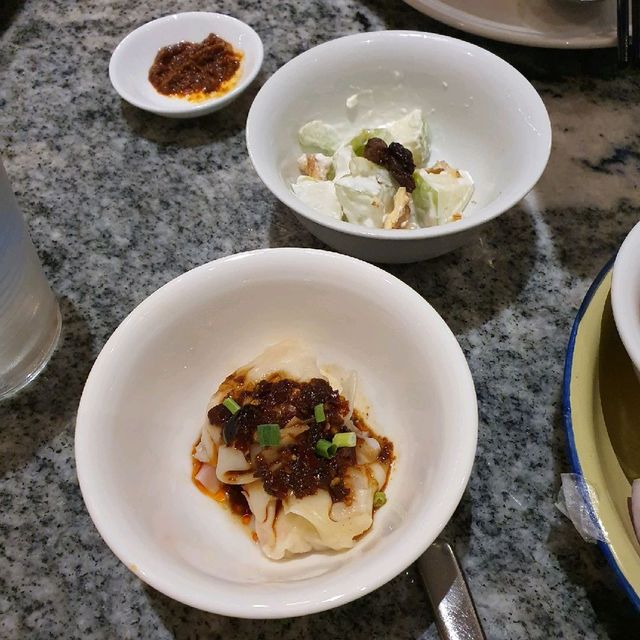 Buffet dinner along the bank of SG river