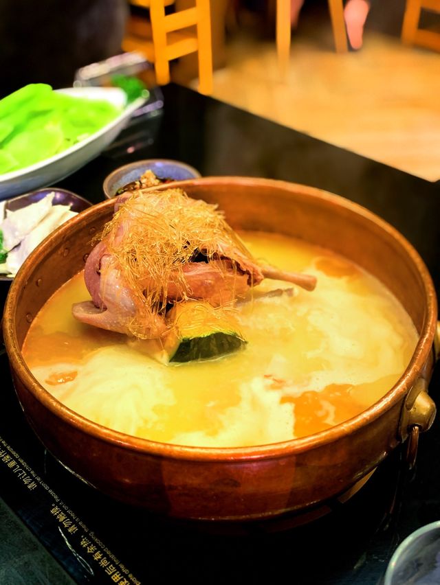 矜貴湯底火鍋。金翅花膠乳鴿湯 超鍾意打邊爐嘅我,每次選餐廳打邊爐,首選一定睇湯底 矜貴湯底火鍋。金翅花膠乳鴿湯 超鍾意打邊爐嘅我,每次選餐廳打邊爐,首選一定睇湯底