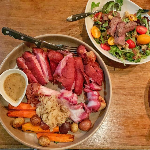 招牌德國鹹豬手｜The Salted Pig
