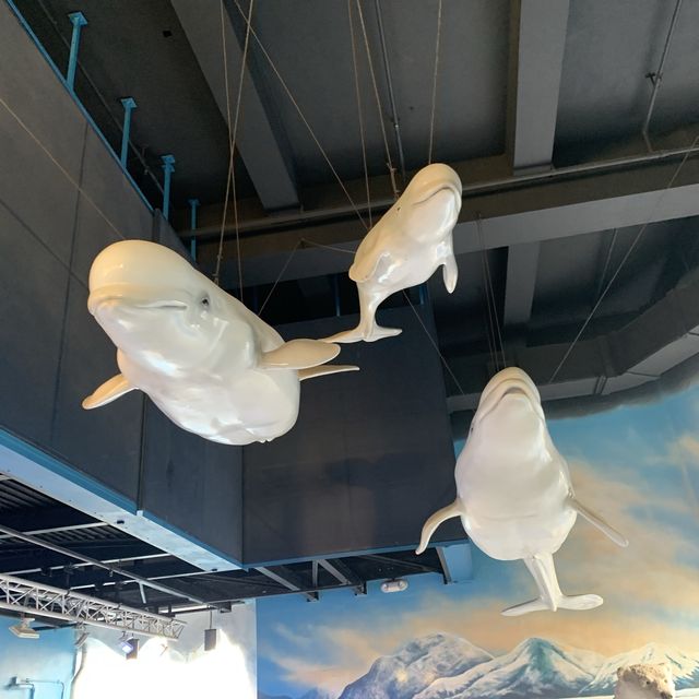 巨型北極熊歡迎遊客