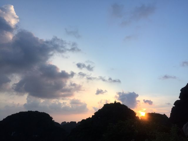 올라가야 볼 수 있는 멋진 풍광! 닌빈 ‘항 무아’(Hang Múa)