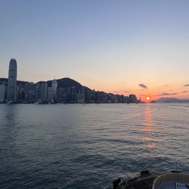 金碧輝煌的日落景色
