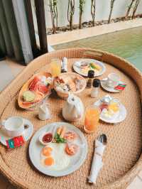 Floating Breakfast at Melati Resort🥞