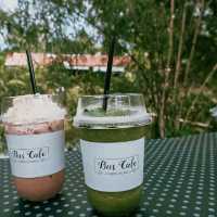 • Bus Cafe 🚌🥤 คาเฟ่สไตล์แคมป์ปิ้ง 🍰🍟🧡