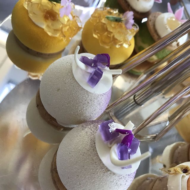 The Lounge at JW Marriott HK - afternoon tea