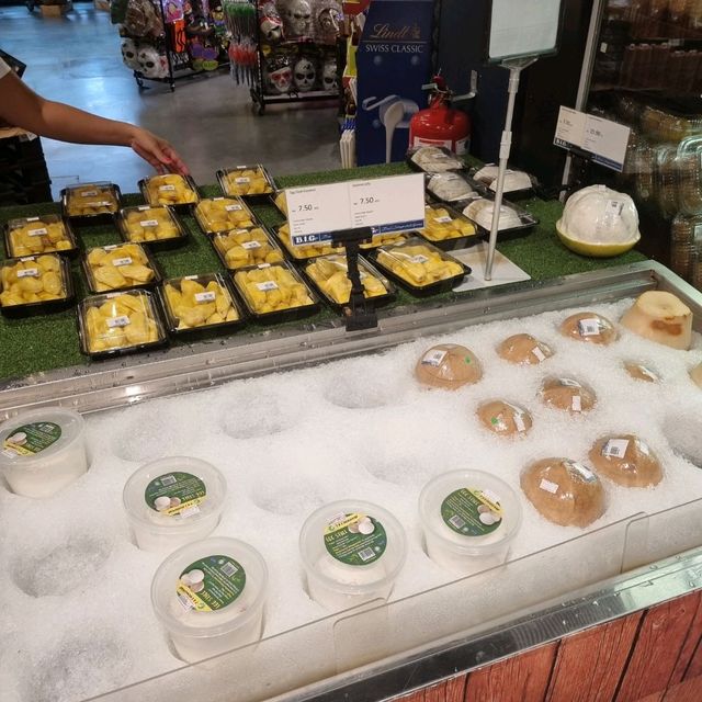 A Supermarket that has everything(Photo Ed)