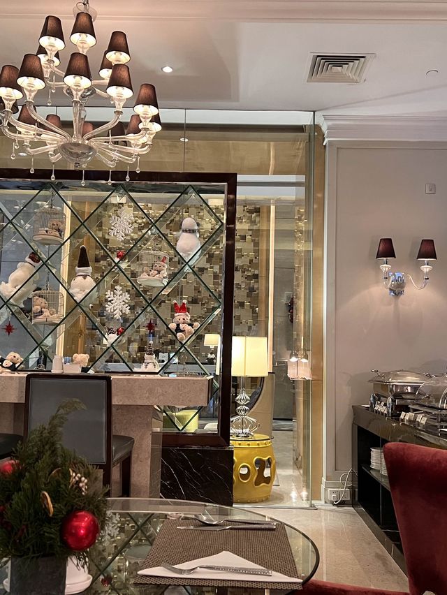 Warm hotel with great location in Jingan 