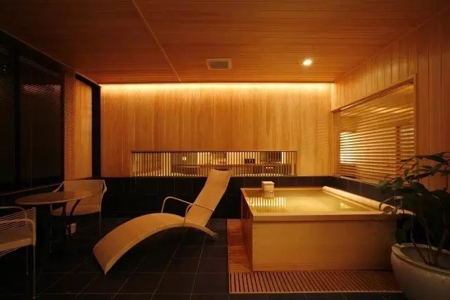 Hot springs in the snow, Hokkaido's "Jozankei Onsen".