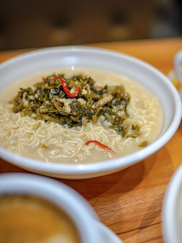 沙嗲牛麵要一試，菠蘿包要食一次