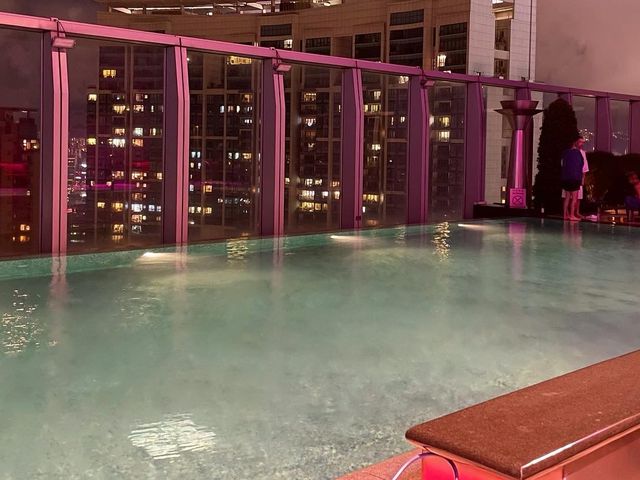 W酒店超靚頂樓無邊際泳池