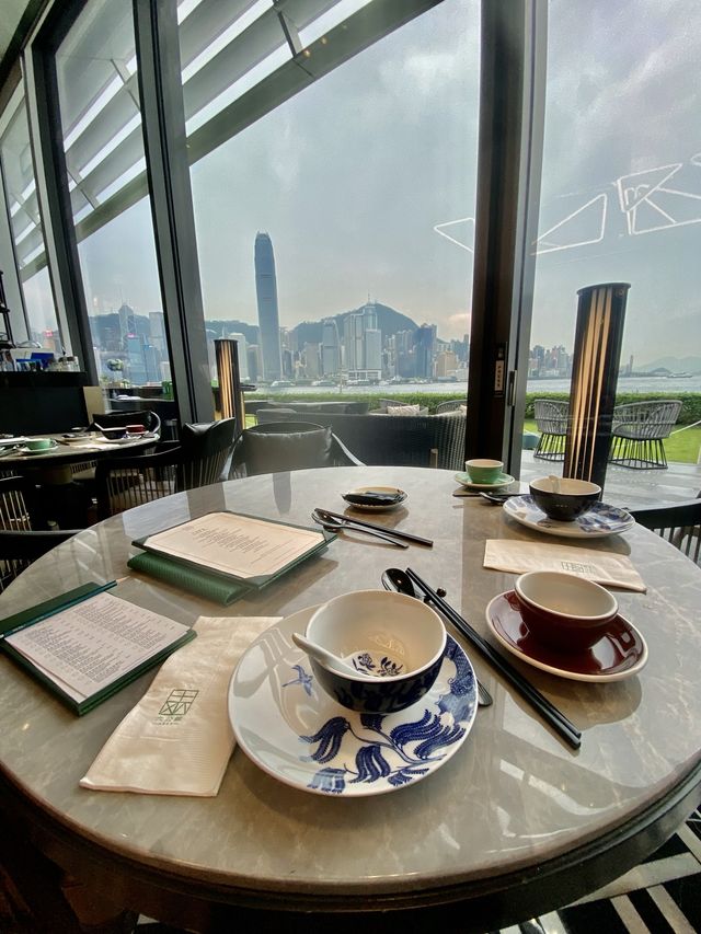 飽覽維港景色 享受特色中菜