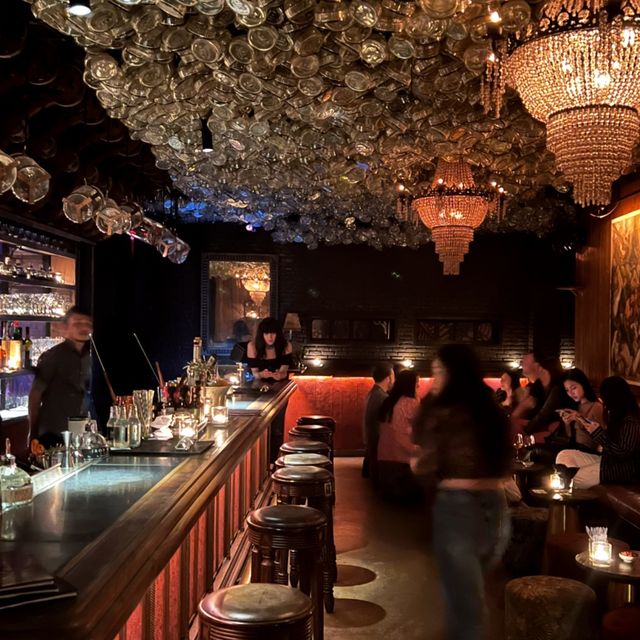 ชวนมาถ่ายรูปบาร์ดีไซร์เก๋ๆ 🍸