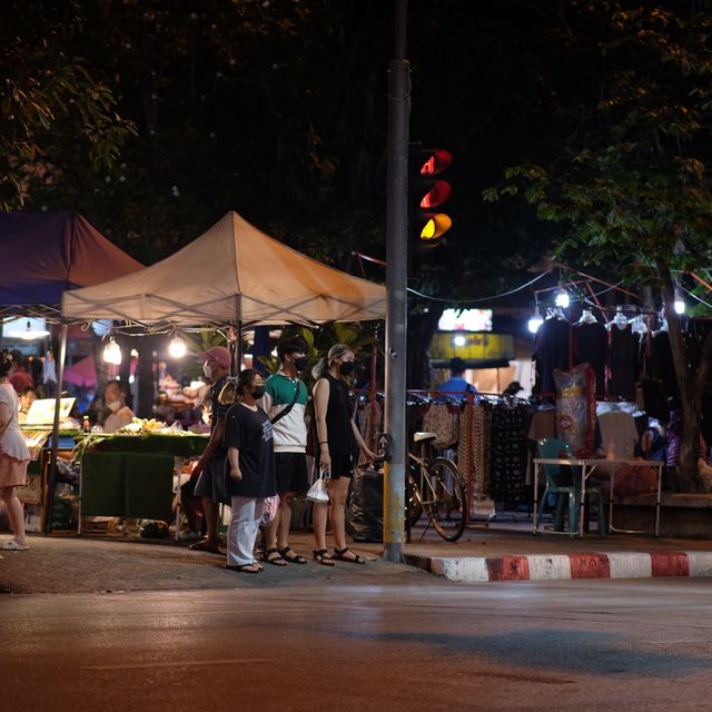 เดิน ชิล กิน เที่ยว ที่ถนนคนเดินวัวลาย