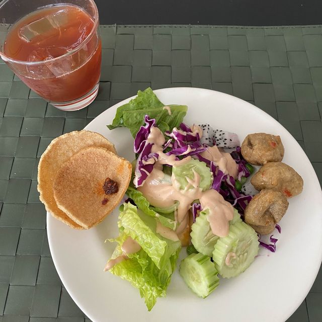 บุฟเฟ่ต์มื้อกลางวันที่ The Square Novotel สีลม