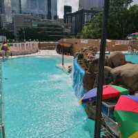 好享受於九龍公園泳池游水