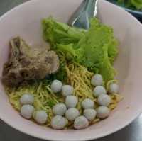 ลูกชิ้นจิ๋ว พร้อมน้ำซุปรสเข้มข้น