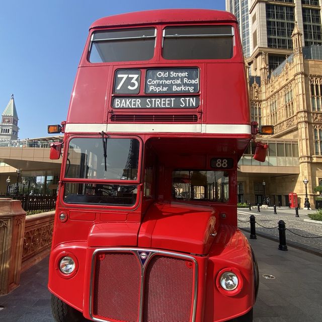 LONDON DOUBLE-DECKER BUS 