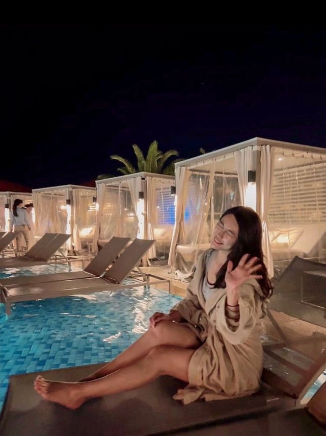 클래식은 영원하다! 해외 휴양지 느낌 가득한 ‘제주 신라호텔 수영장’