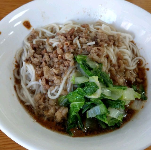 【台南遊記】公園附近美食-“正宗榨菜肉絲”麵Q彈好吃😍