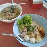 ก๋วยเตี๋ยว​หมูแปดริ้ว อร่อยแบบสูตรดั้งเดิม 