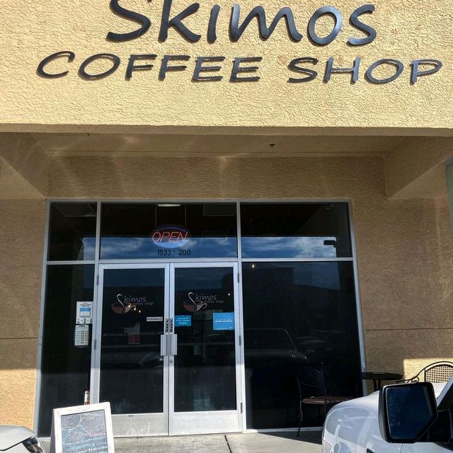 Skimos Coffee Shop