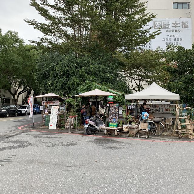 花蓮必吃炸彈蔥油餅～配上一杯炸彈檸檬茶雙重享受