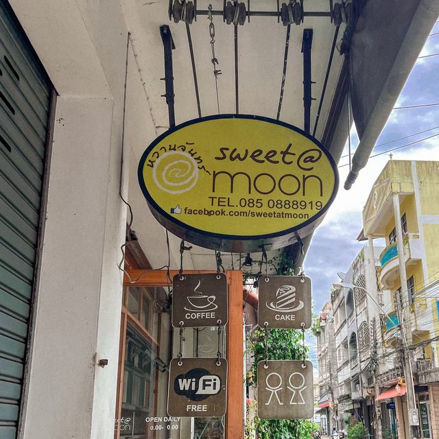 คาเฟ่สายหวานสุดน่ารัก Sweet@Moon
