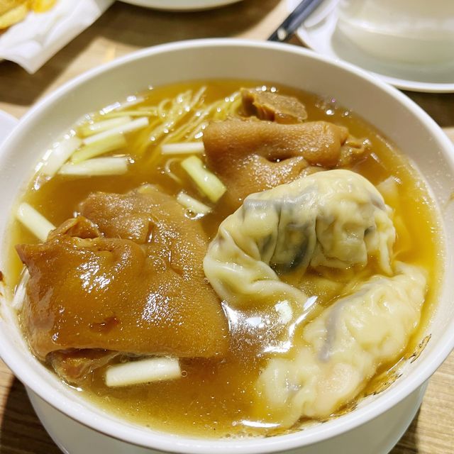 本土出色嘅老牌手打竹昇麵😏 百福麵家🍜