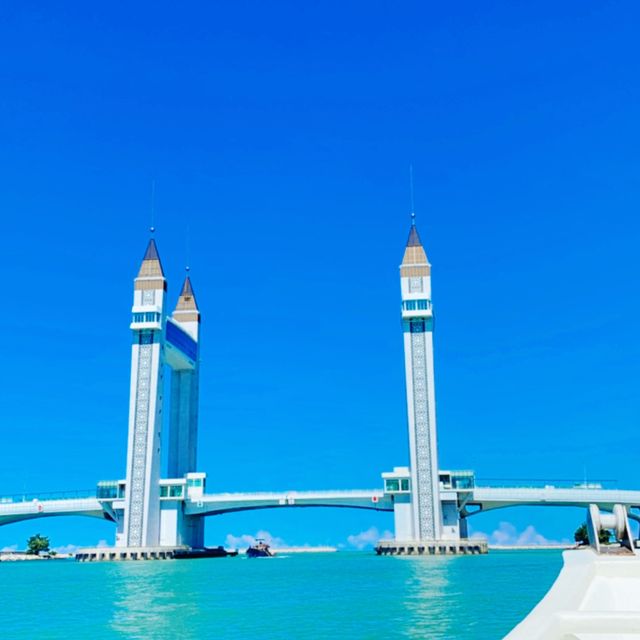 PRIVATE CRUISE TERENGGANU DRAWBRIDGE