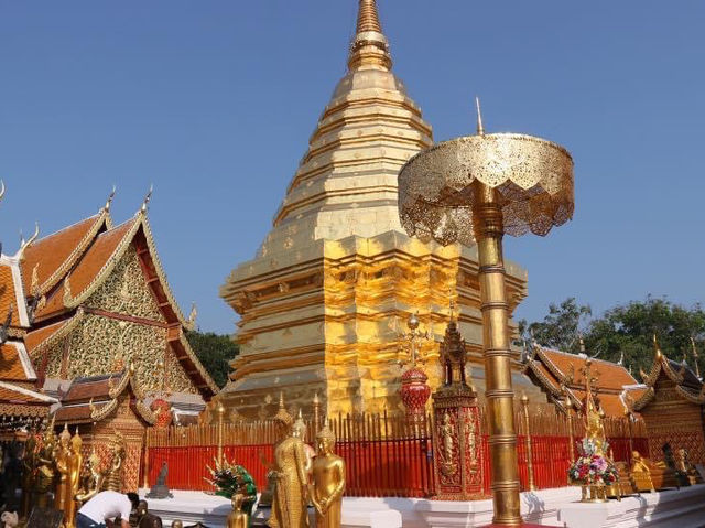 มีโอกาสได้ไปทำบุญที่วัดพระธาตุดอยสุดอยสุเทพ