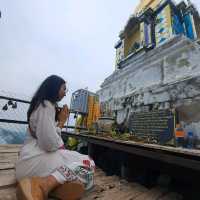 ชมวิววัดบนภูเขาสูง สัมผัสสายหมอกเมืองแจ้ห่ม ลำปาง