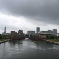 ☕️ 坐在最美的星巴克看富岩運河歷史 — 富岩運河環水公園