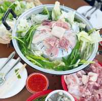  อูเล้งคาเฟ่ (Ouleng Cafe)​ ดูหนังกลางแปลงจอใหญ่!!