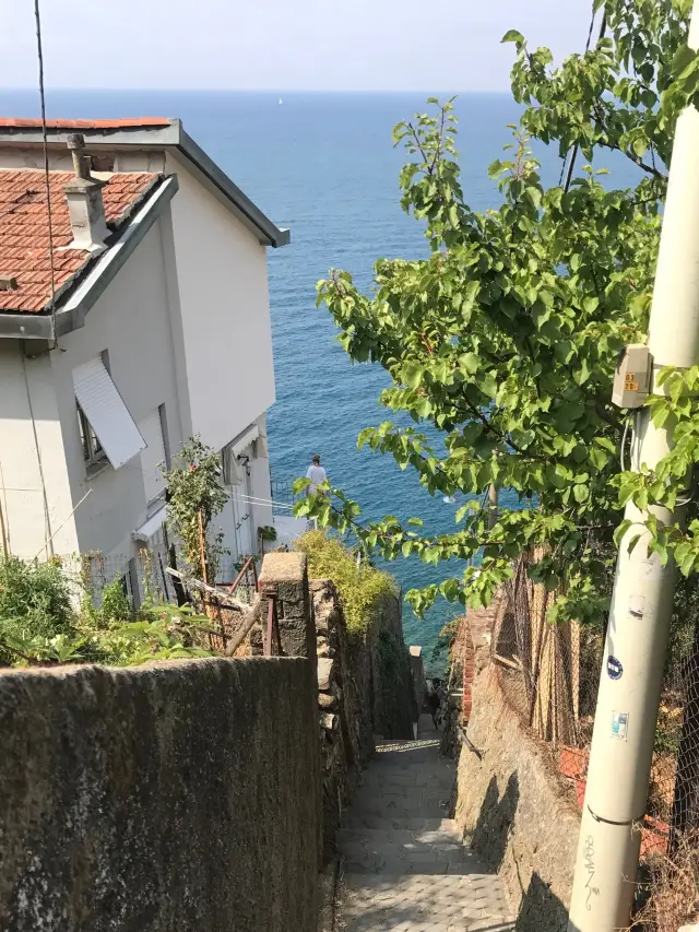 Walking around Monterosso at sunset 