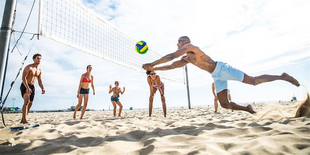 Play Beginner Beach Volleyball! No Experience Needed! | Mission Beach