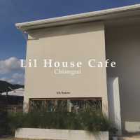 Lil House Cafe คาเฟ่สุดมินิมอลในเชียงราย