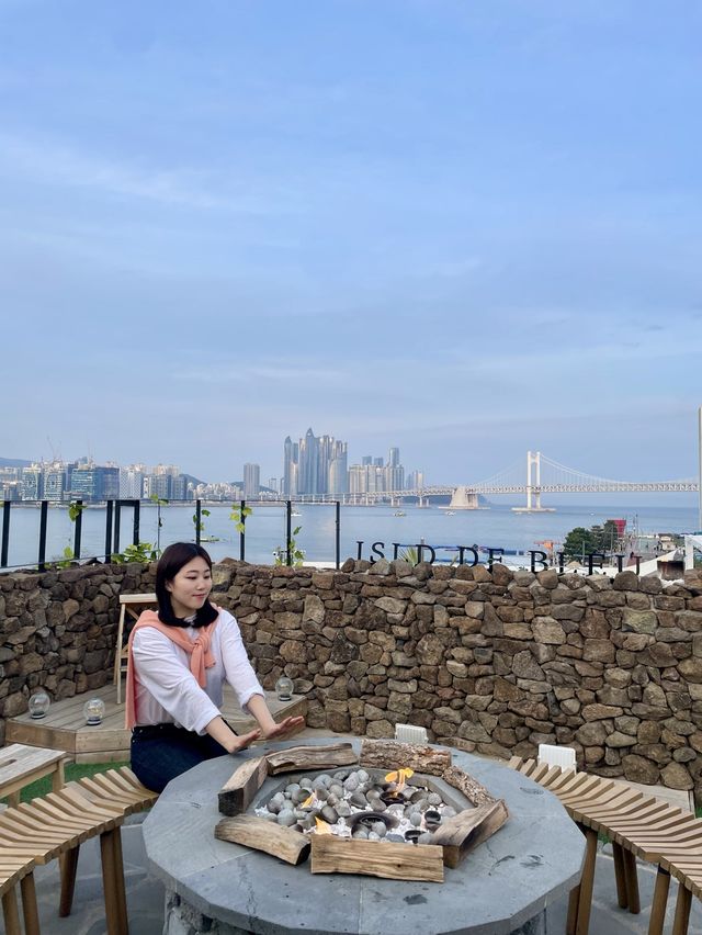 광안리를 한눈에 볼 수 있는 ‘아일드블루’ 카페