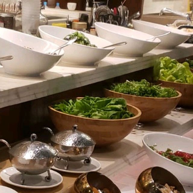 由11:30進食，兩小時美食充沛，而且座無虛席。