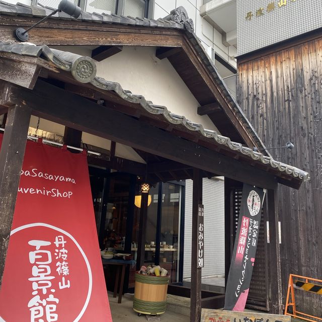 地域のお土産がさまざまあるお店