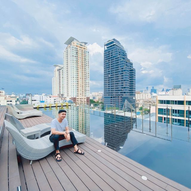 รร.ใกล้อนุสาวรีย์ รางน้ำ