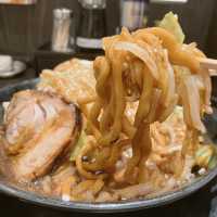 【東京】醤油ベースのマシマシに可能なラーメン