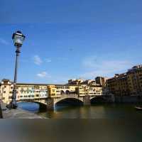 佛羅倫斯地標～阿諾河上的「老橋」Ponte Vecchio