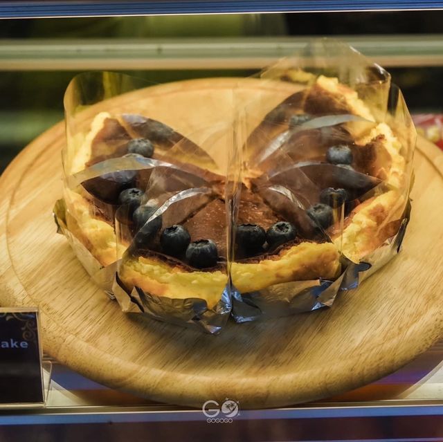 Hippo Cafe’&Restaurant ชลบุรี