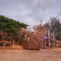 บาร์เรือโจรสลัด ติดทะเลแต่...